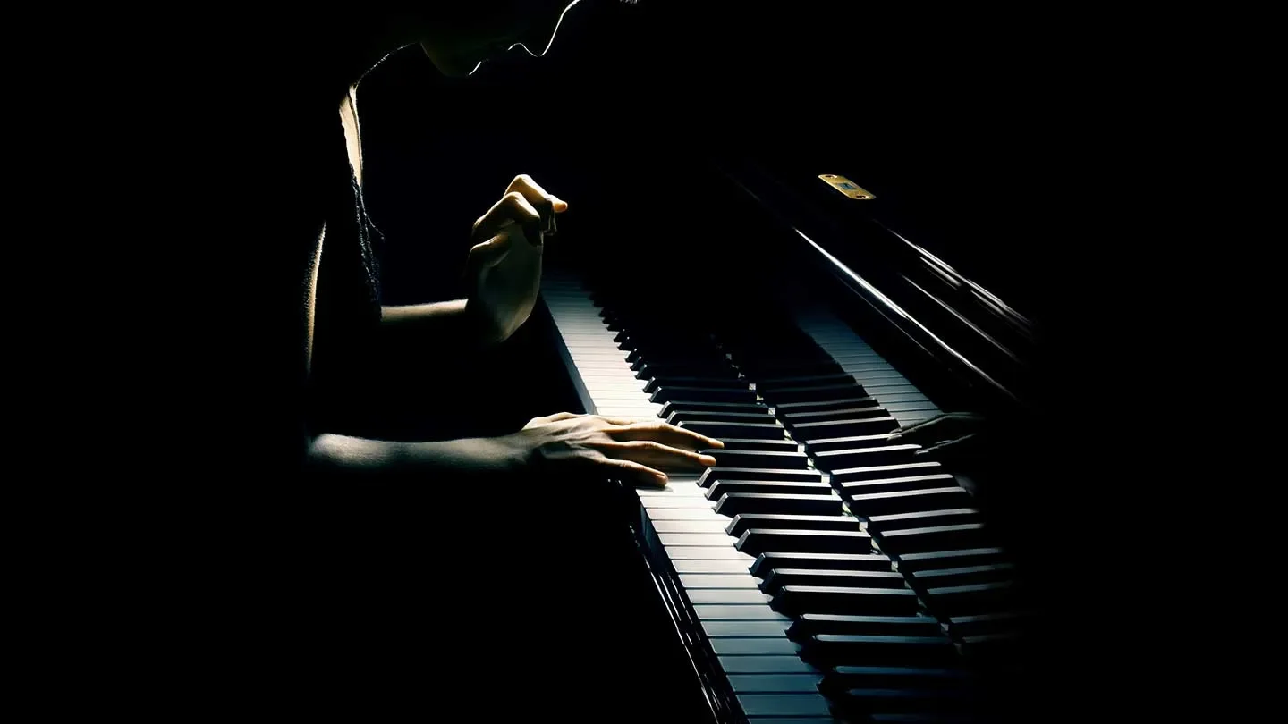 игра на фортепиано картинки. женщина на рояле. анна федорова пианистка. Yiruma first love. пара за пианино.